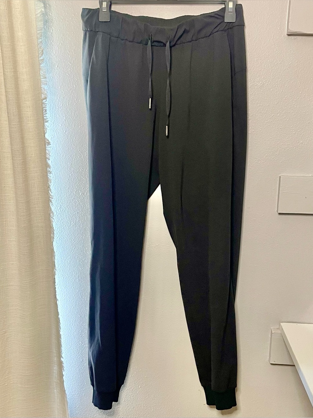 lululemon athletica Black Slim Drawstring Joggers Size 6